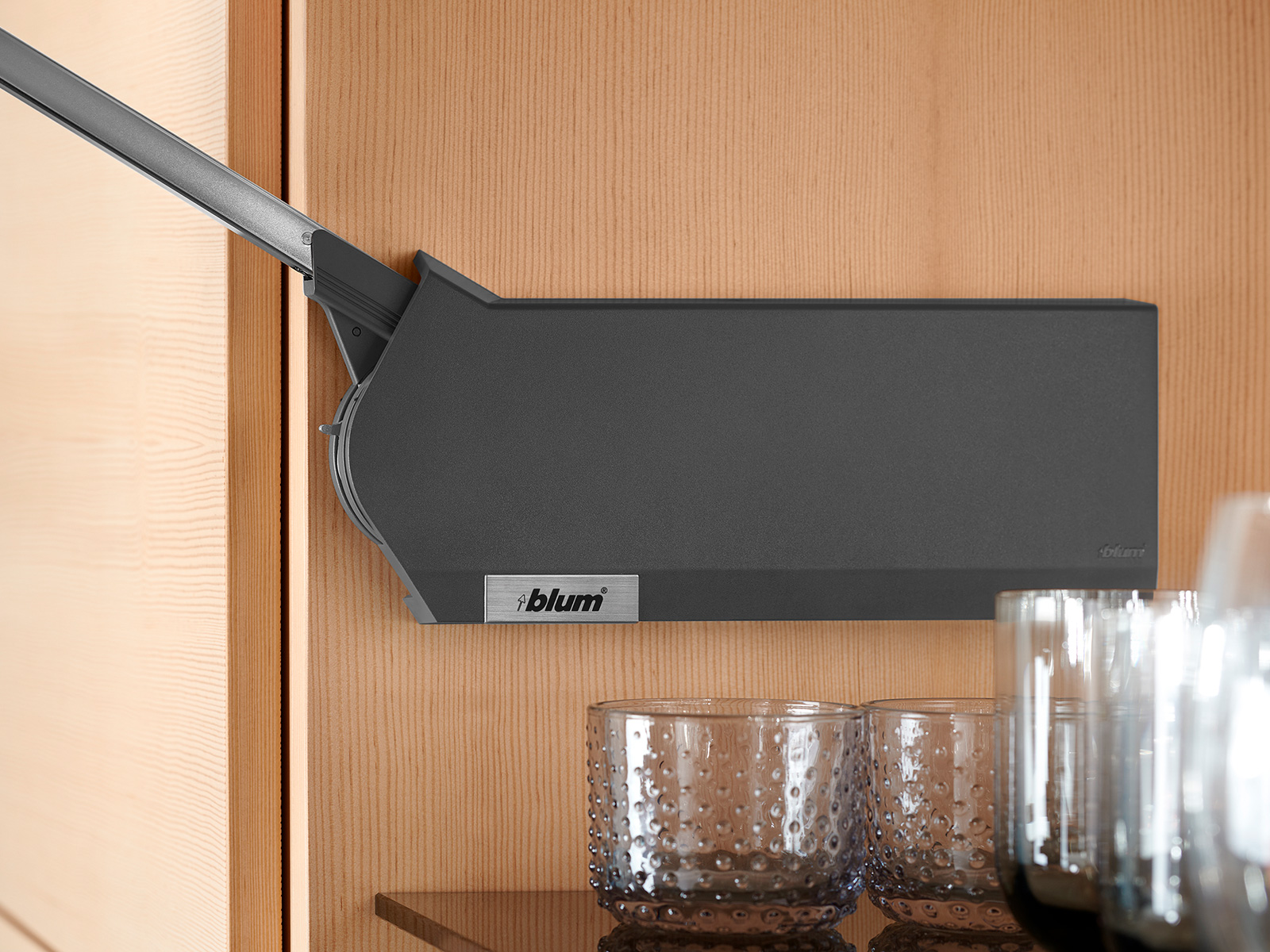 AVENTOS HF, 25F38, 700-900мм, BLUMOTION, TGR (темно-сірий), дер. фасад AVENTOS HF, 25F38, 700-900мм, BLUMOTION, TGR (темно-сірий), дер. фасад