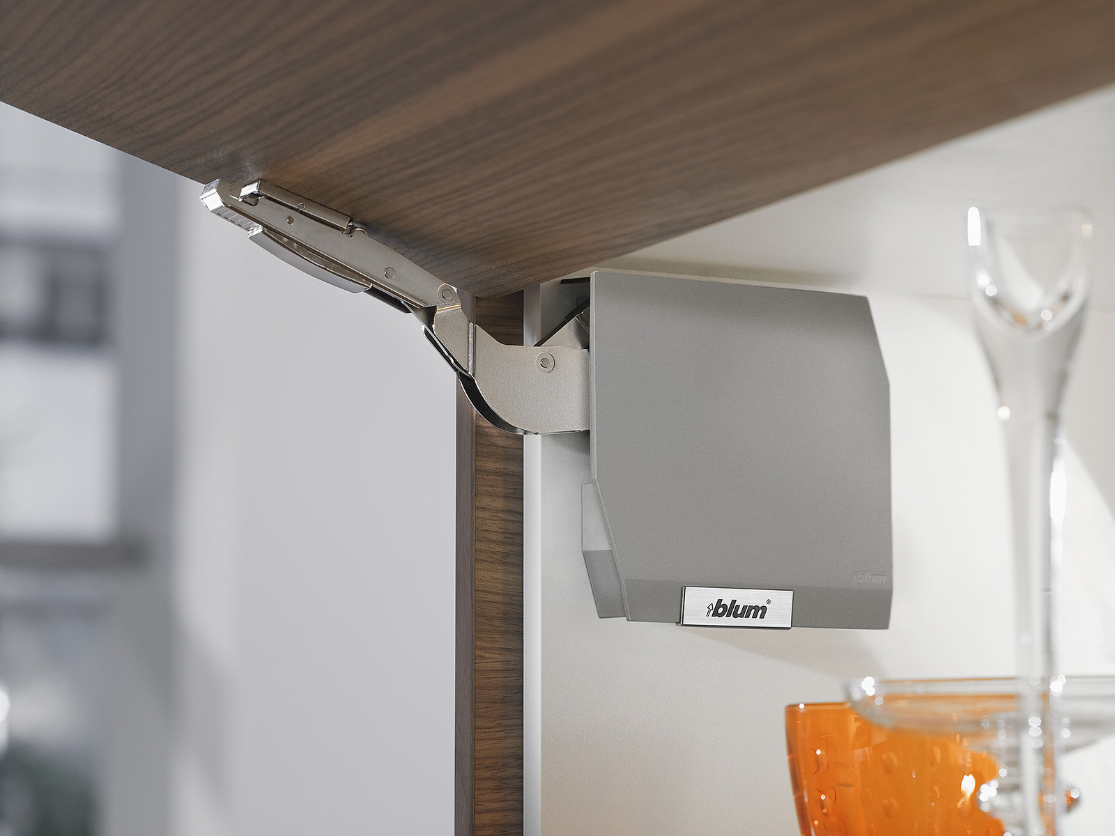 AVENTOS HK-S, механізм EE, висота корпусу 186-600 мм, BLUMOTION, світло-сірий, дер. фасад AVENTOS HK-S, механізм EE, висота корпусу 186-600 мм, BLUMOTION, світло-сірий, дер. фасад