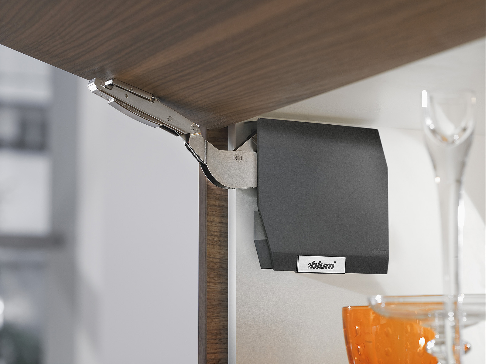 AVENTOS HK-S, механізм CC, висота корпусу 186-600 мм, TIP-ON, світло-сірий, дер. фасад AVENTOS HK-S, механізм CC, висота корпусу 186-600 мм, TIP-ON, світло-сірий, дер. фасад