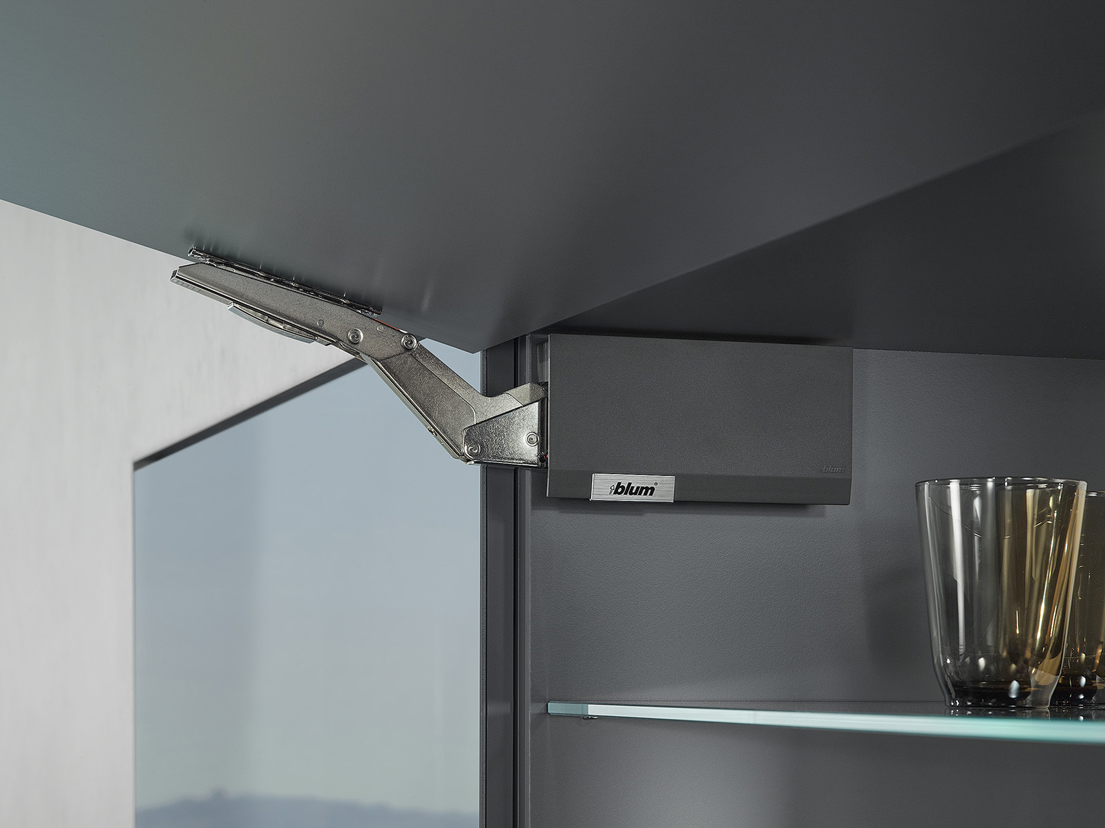 AVENTOS HK top, силовий механізм 25, BLUMOTION, темно-сірий, дерев’яний фасад AVENTOS HK top, силовий механізм 25, BLUMOTION, темно-сірий, дерев’яний фасад