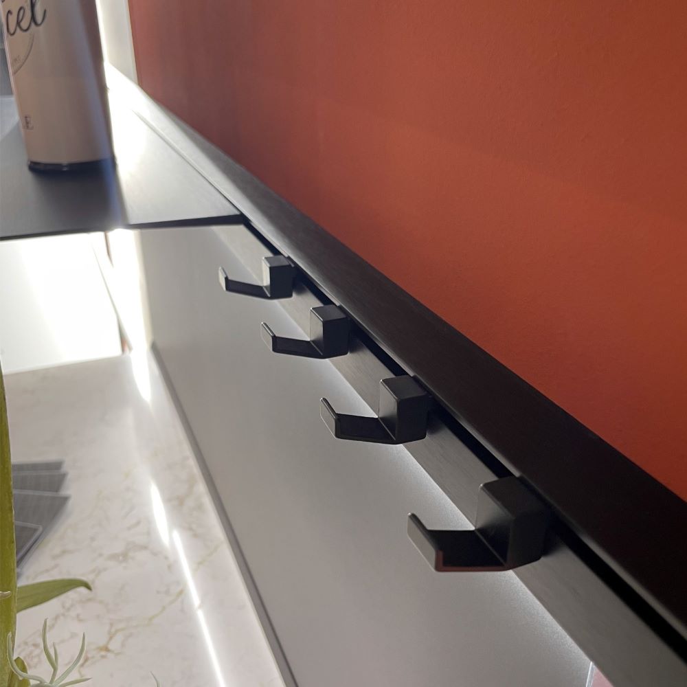 Комплект з 4-х гачків LINE3, чорний