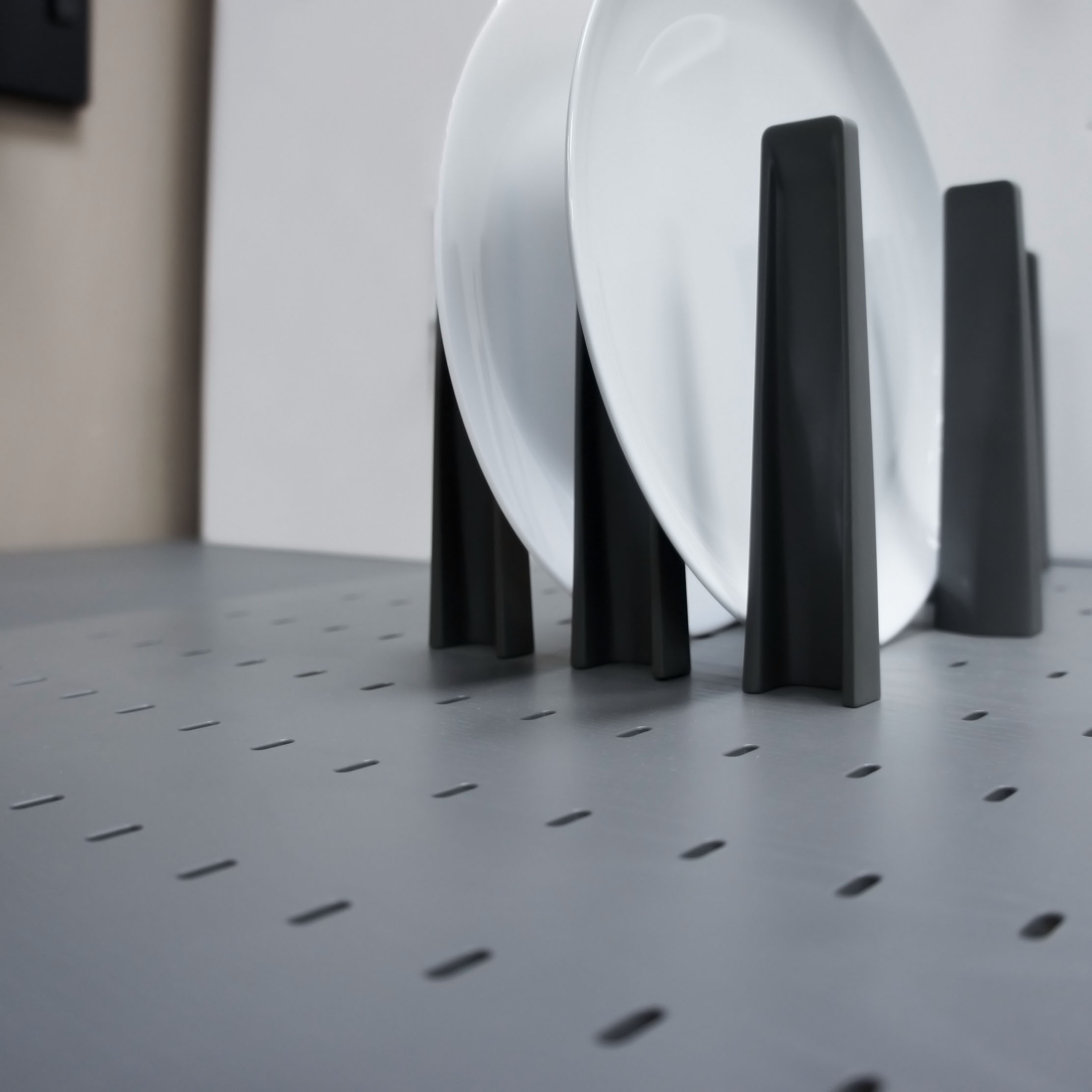 Лоток-основа з тримачами для посуду (1220) 600мм, Legrabox, ясен/Оріон Лоток-основа з тримачами для посуду (1220) 600мм, Legrabox, ясен/Оріон