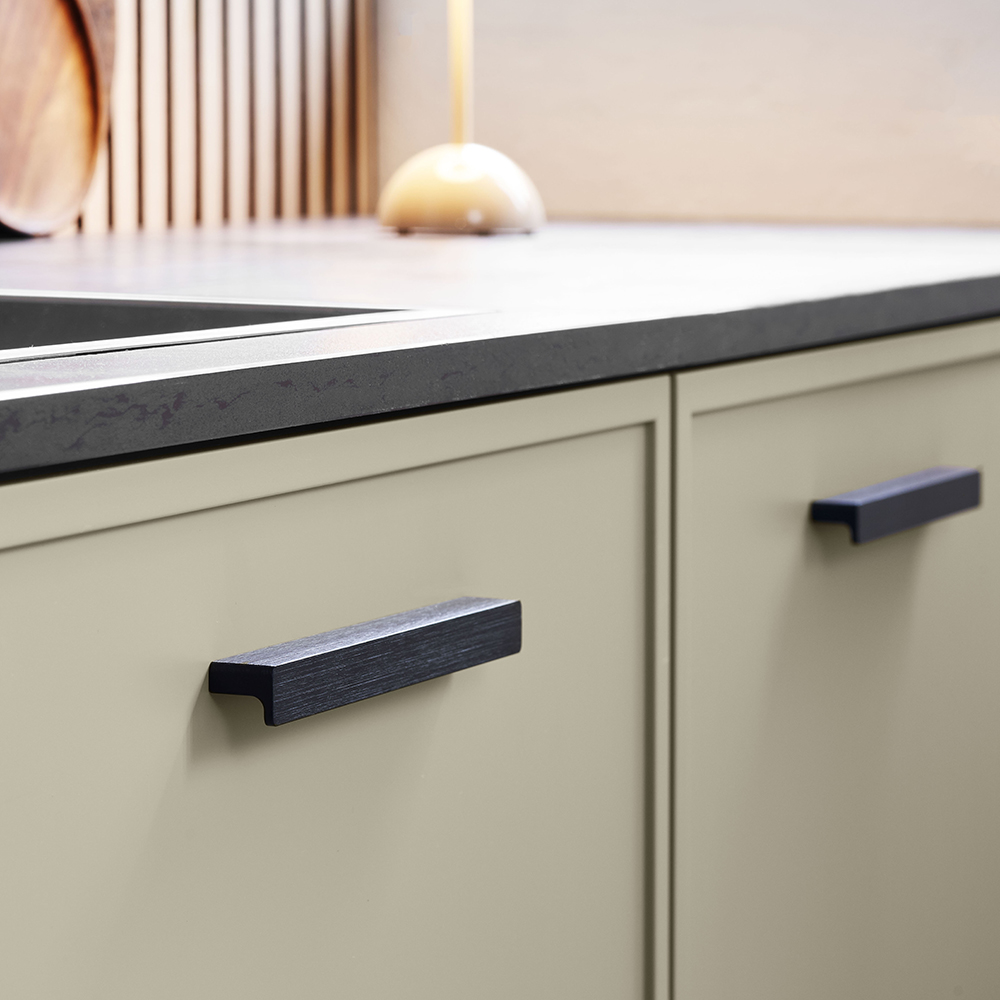 Ручка ELAN, L=200мм, м/о 160мм, чорний браш Ручка ELAN, L=200мм, м/о 160мм, чорний браш