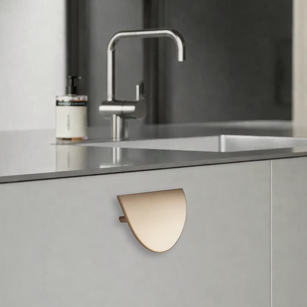 Ручка HORIZON LARGE 140х70хh28мм, м/о 64мм, латунь