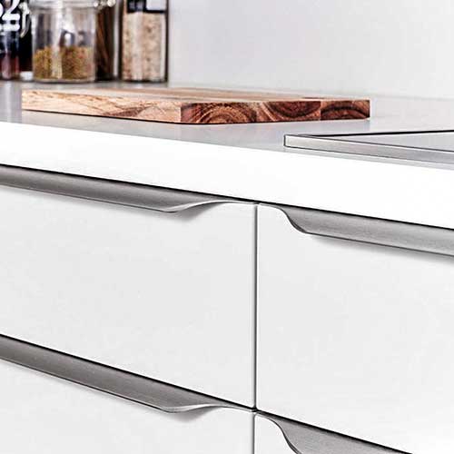 Ручка JAZZ, L=596мм, м/о 5х109.6мм, нерж. браш Ручка JAZZ, L=596мм, м/о 5х109.6мм, нерж. браш