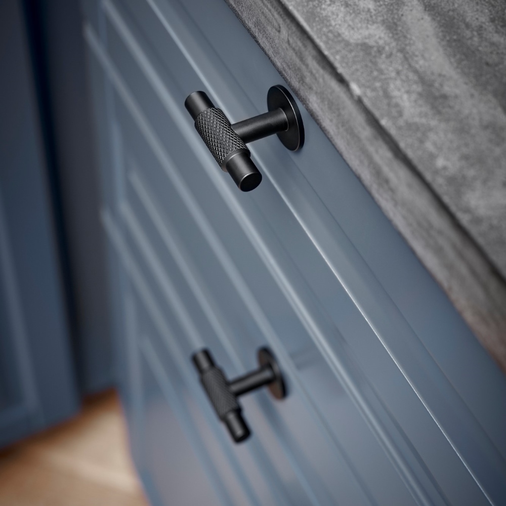 Ручка-кнопка MANOR T, чорний мат Ручка-кнопка MANOR T, чорний мат