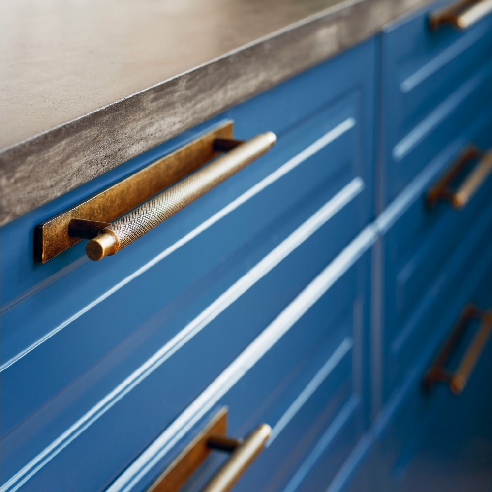 Ручка MANOR Back, L=254мм, м/о 192мм, латунь антична Ручка MANOR Back, L=254мм, м/о 192мм, латунь антична