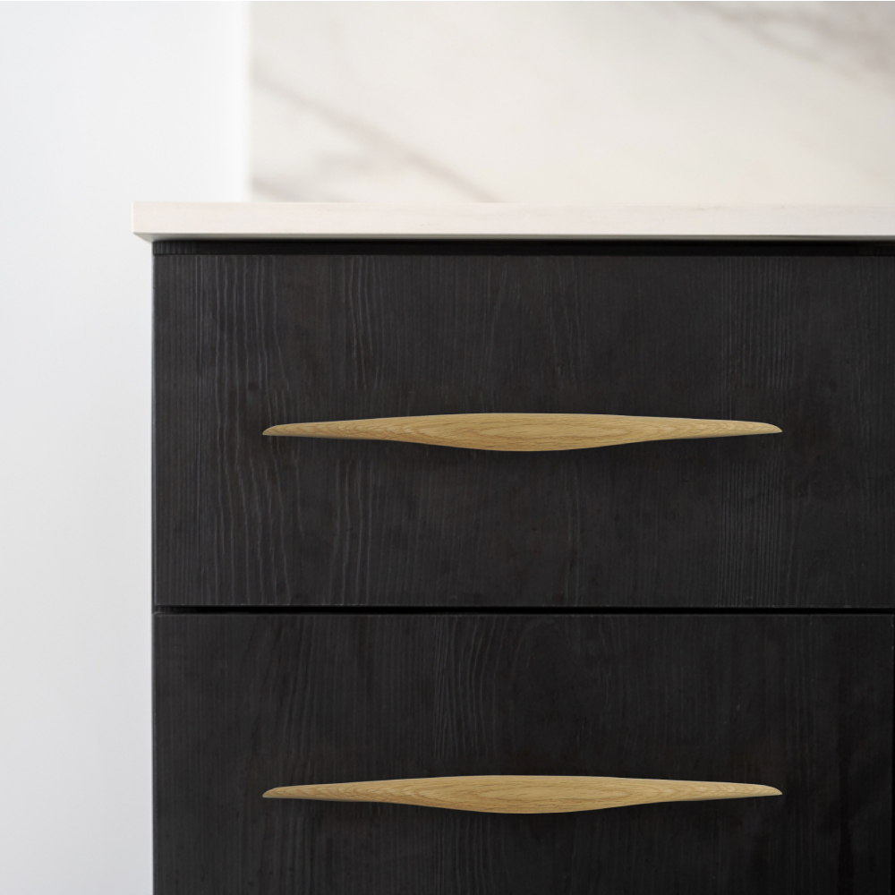 Ручка MANTA 342х26х26мм, м/о 224мм, дуб лакований Ручка MANTA 342х26х26мм, м/о 224мм, дуб лакований