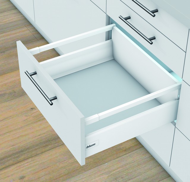 TANDEMBOX antaro, 600 мм, 30 кг, D (K), з релінгом, TIP-ON BLUMOTION, SW-M (білий шовк) TANDEMBOX antaro, 600 мм, 30 кг, D (K), з релінгом, TIP-ON BLUMOTION, SW-M (білий шовк)