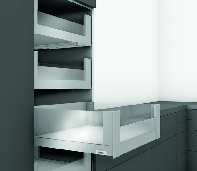 LEGRABOX free, 350 мм, 40 кг, C, передня панель із вставкою, TIP-ON BLUMOTION, OG-M (оріон сірий) LEGRABOX free, 350 мм, 40 кг, C, передня панель із вставкою, TIP-ON BLUMOTION, OG-M (оріон сірий)