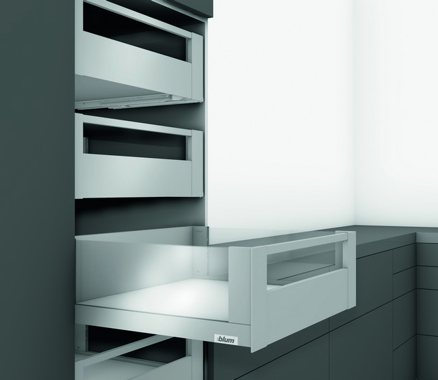 LEGRABOX free, 450 мм, 40 кг, C, передня панель із релінгом, BLUMOTION, SW-M (білий шовк) LEGRABOX free, 450 мм, 40 кг, C, передня панель із релінгом, BLUMOTION, SW-M (білий шовк)