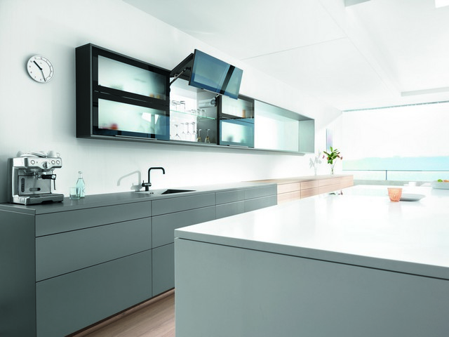 AVENTOS HF, 22F35, 560-710мм, BLUMOTION, HGR (світло-сірий), дер. фасад AVENTOS HF, 22F35, 560-710мм, BLUMOTION, HGR (світло-сірий), дер. фасад